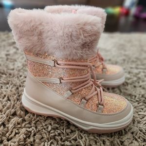 Pink snow boots. New. Big kids size 4